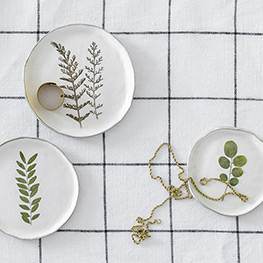 Abbildung9 Veilchen, Farn & Ringelblumen