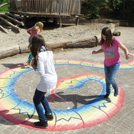 Abbildung1 Hüpf- und Murmelspiele