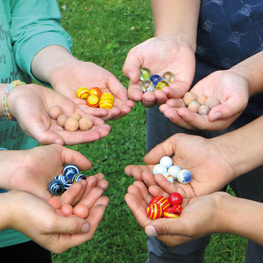 Abbildung4 Hüpf- und Murmelspiele